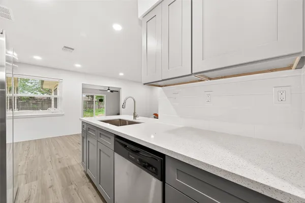 $2,200 | 13442 Greenway Drive, Sugar Land, TX 77498