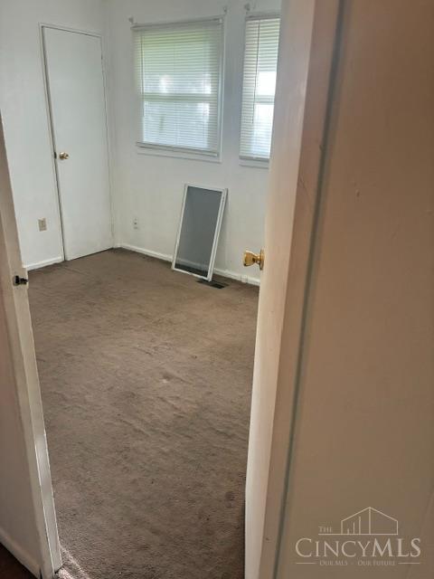 9585 Ridgemoor Avenue Cincinnati, OH 45231 - Photo 7 of 12