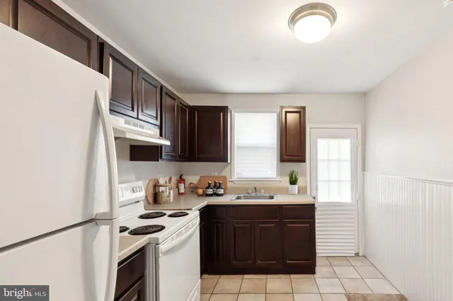 $2,330 | 1522 South Myrtlewood Street, Philadelphia, PA 19146