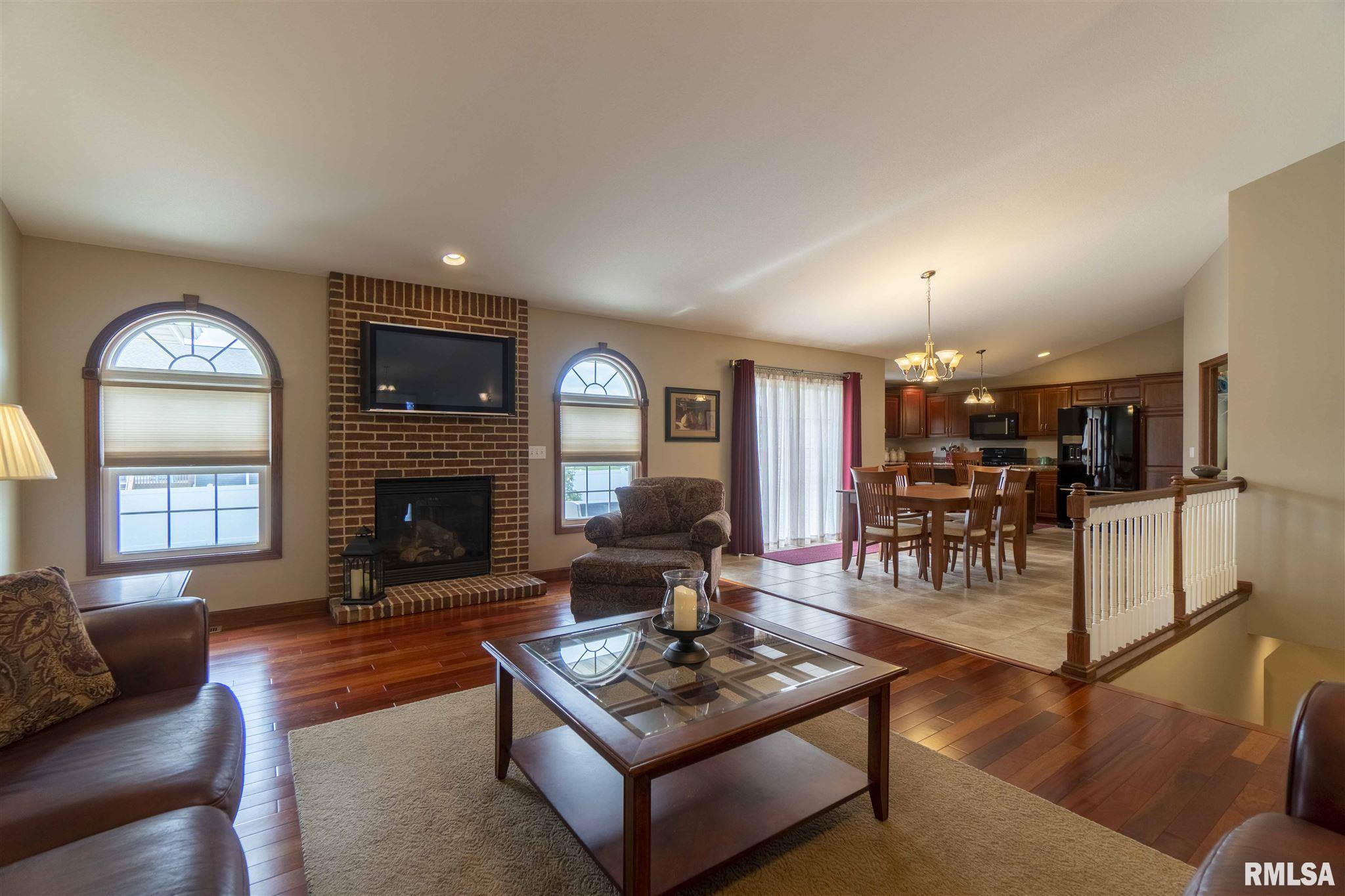 1640 Kingsbury Road Washington, IL 61571 - Photo 10 of 50 Gallery Image 10