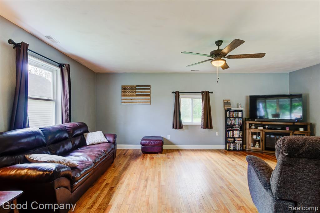 26280 Wolverine Street Madison Heights, MI 48071 - Photo 4 of 36