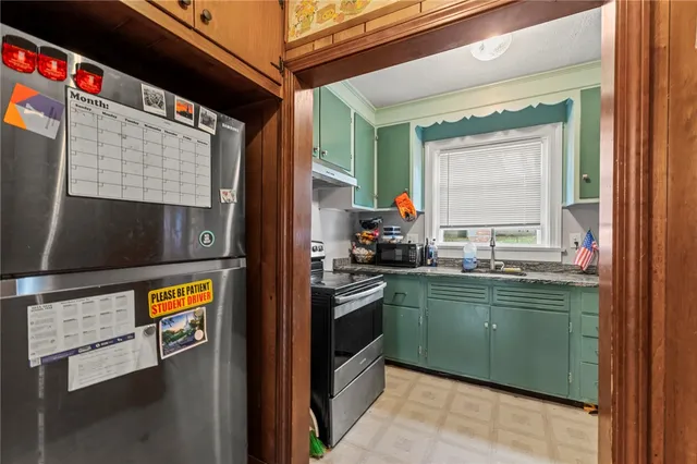 $729,900 | 381 Maple Avenue, Barrington, RI 02806