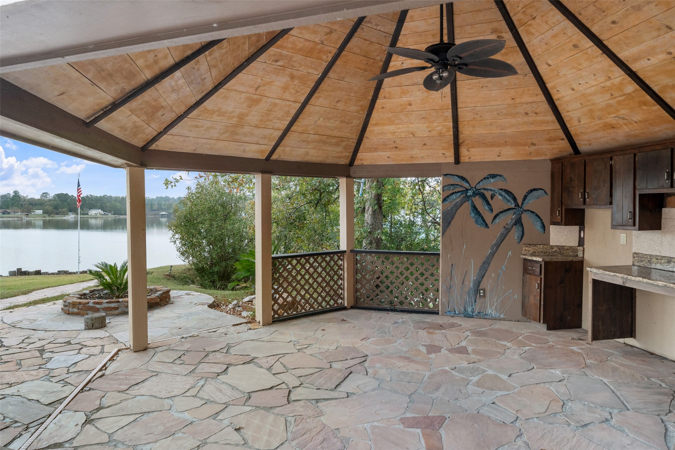 186 Lake Road Huntsville, TX 77320 - Photo 40 of 48 a view of a backyard