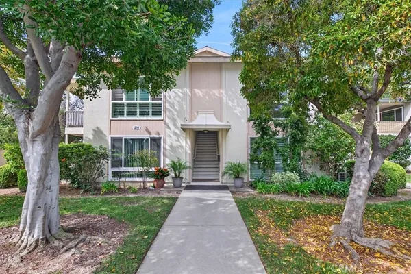 $2,300 | 214 Avenida Majorca, Unit O, Laguna Woods, CA 92637