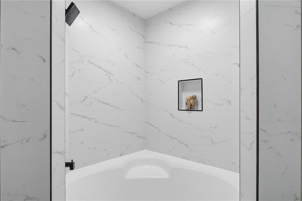 970 Sidney Marcus Boulevard Northeast, Unit 2203 Atlanta, GA 30324 - Photo 18 of 39 a bathroom with a bathtub