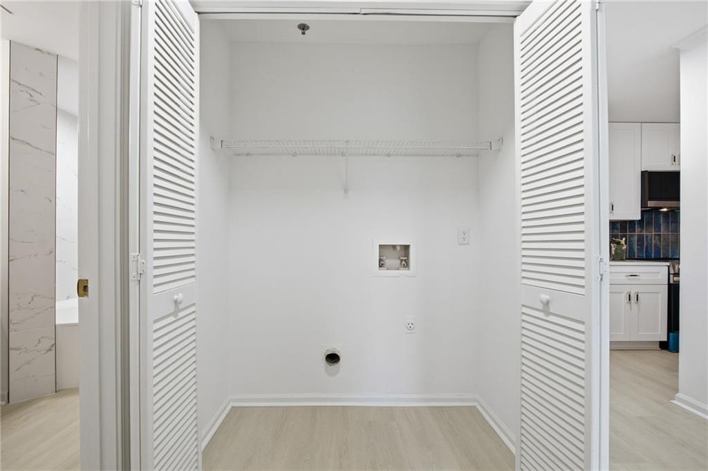 970 Sidney Marcus Boulevard Northeast, Unit 2203 Atlanta, GA 30324 - Photo 21 of 39 a bathroom with a bathtub