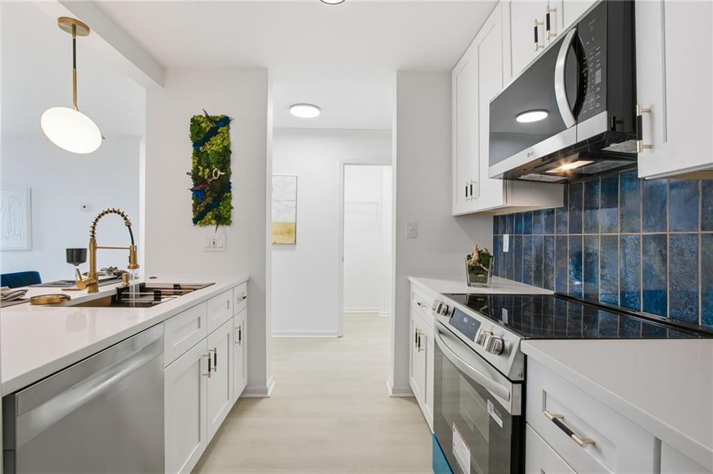 970 Sidney Marcus Boulevard Northeast, Unit 2203 Atlanta, GA 30324 - Photo 6 of 39 a kitchen that has a sink and a stove