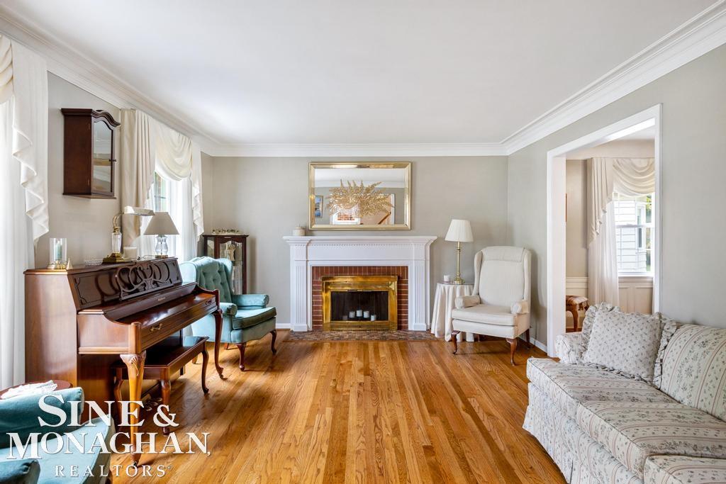 1694 Newcastle Road Grosse Pointe Woods, MI 48236 - Photo 5 of 41