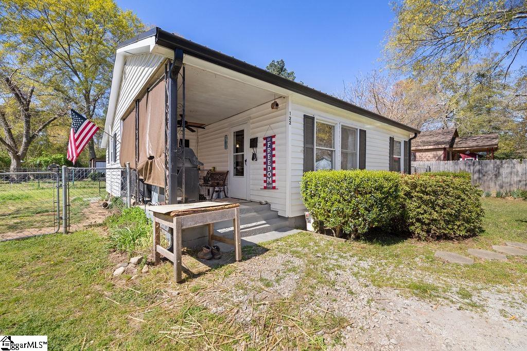 122 Simpson Street Iva, SC 29655 - Photo 2 of 17
