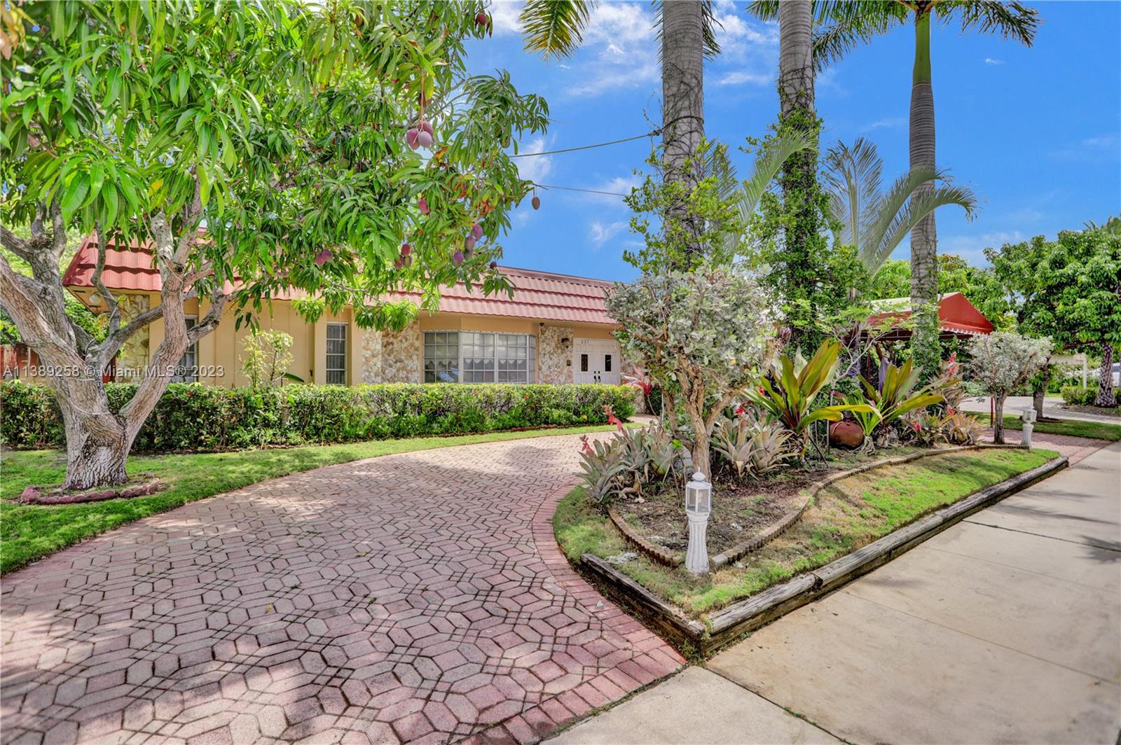 837 Washington Street Hollywood, FL 33019 - Photo 5 of 65 a view of a garden with a house