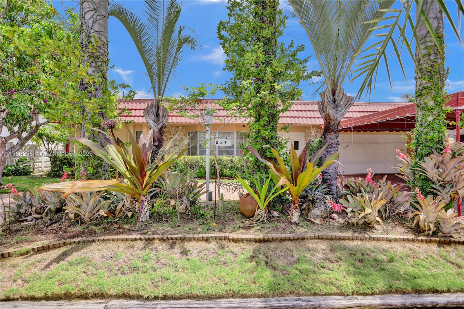 837 Washington Street Hollywood, FL 33019 - Photo 6 of 65