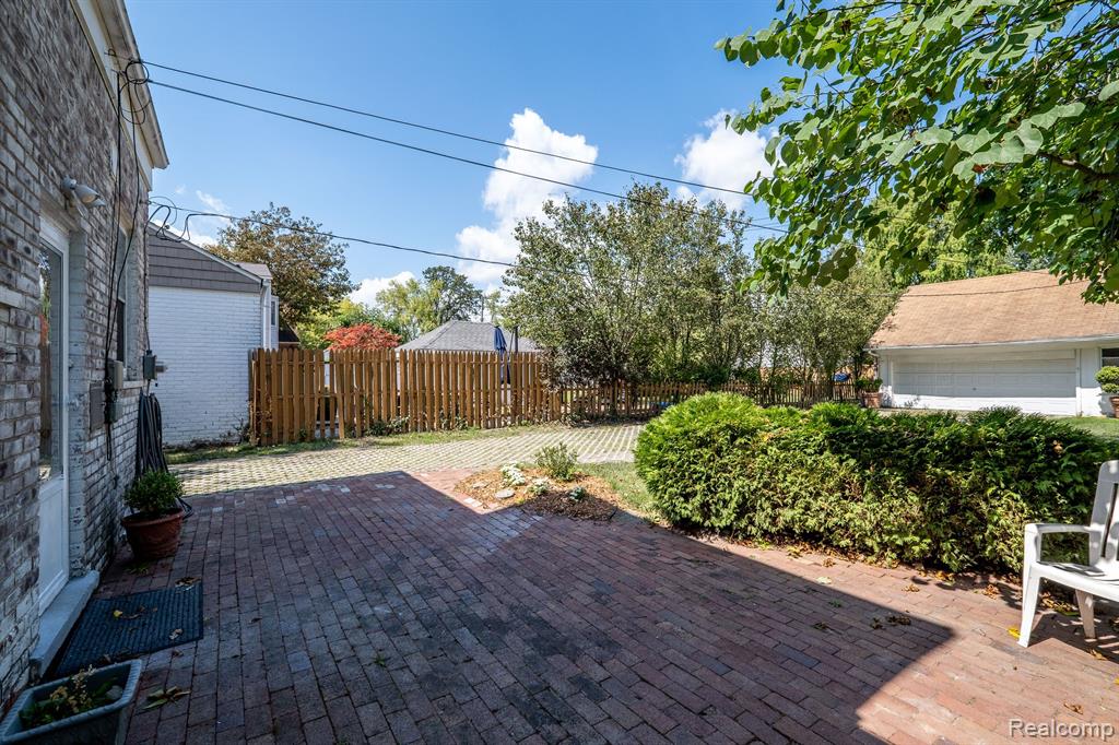1776 Hampton Road Grosse Pointe Woods, MI 48236 - Photo 39 of 45