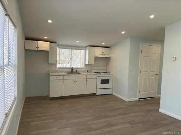 $2,300 | Undisclosed Address, East Rockaway, NY 11518