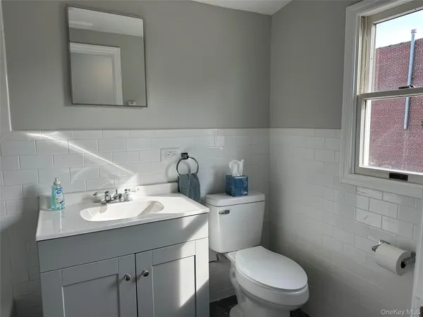 $2,300 | Undisclosed Address, East Rockaway, NY 11518