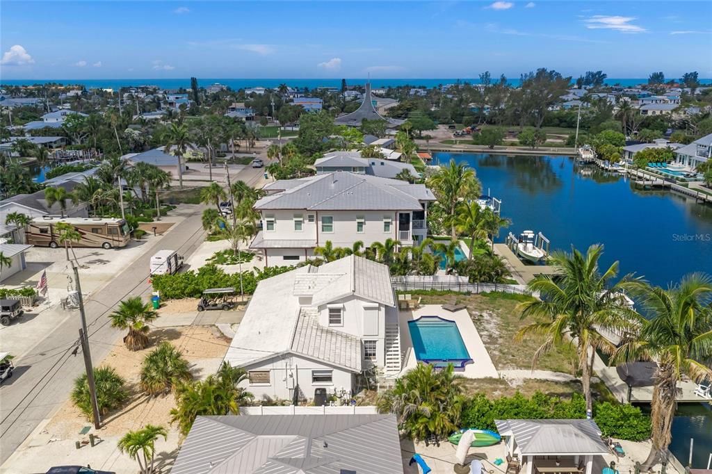512 67th Street Holmes Beach, FL 34217 - Photo 13 of 25