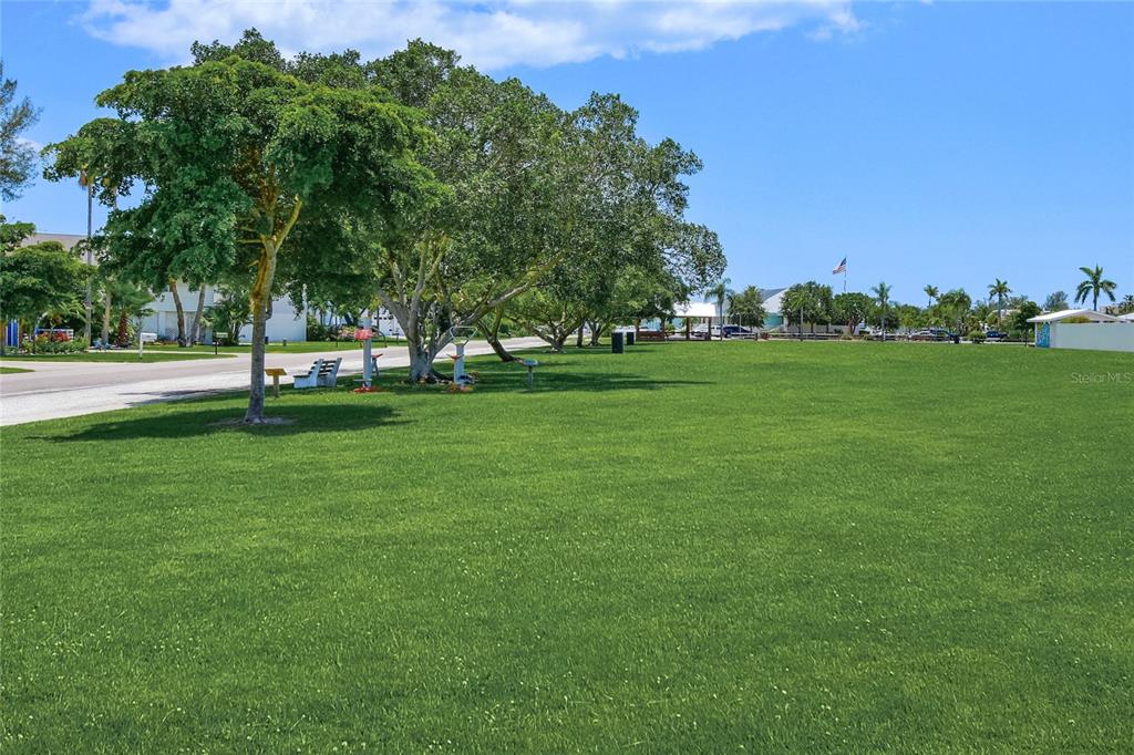 512 67th Street Holmes Beach, FL 34217 - Photo 20 of 25