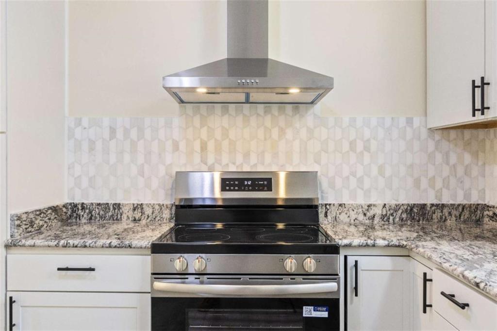 614 Burnett Ferry Road Southwest Rome, GA 30165 - Photo 7 of 29 a stove top oven sitting inside of a kitchen