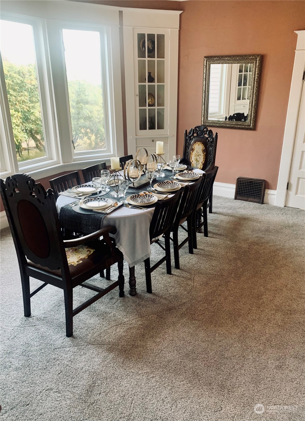 206 East 8th Street Aberdeen, WA 98520 - Photo 12 of 39 a view of a dining room with furniture and window