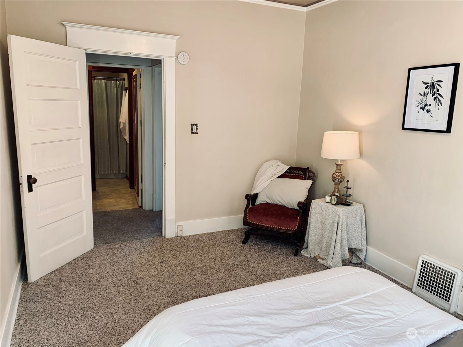 206 East 8th Street Aberdeen, WA 98520 - Photo 16 of 39 a bedroom with a bed and a chair