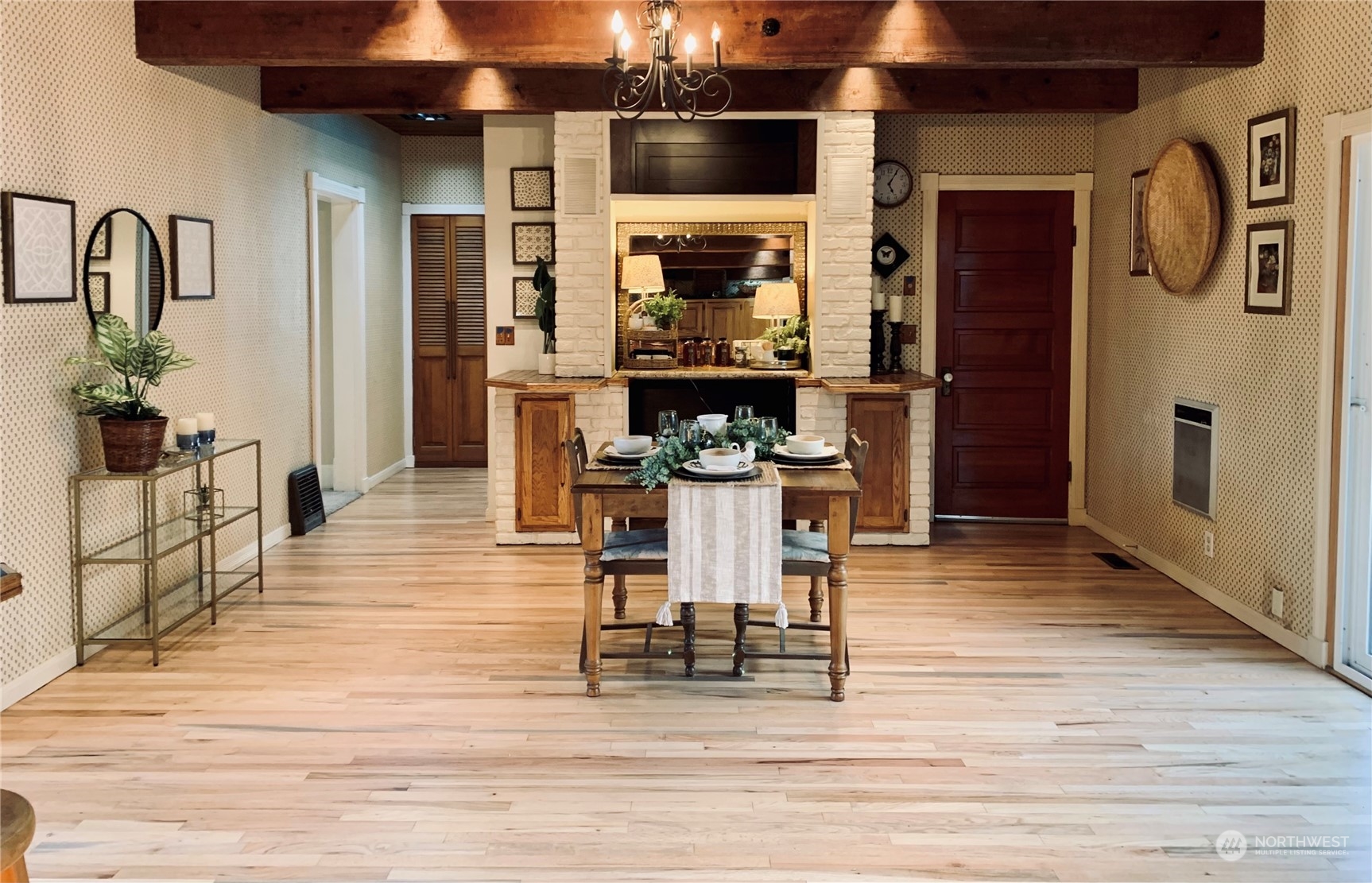 206 East 8th Street Aberdeen, WA 98520 - Photo 18 of 39 a dining room with furniture and wooden floor