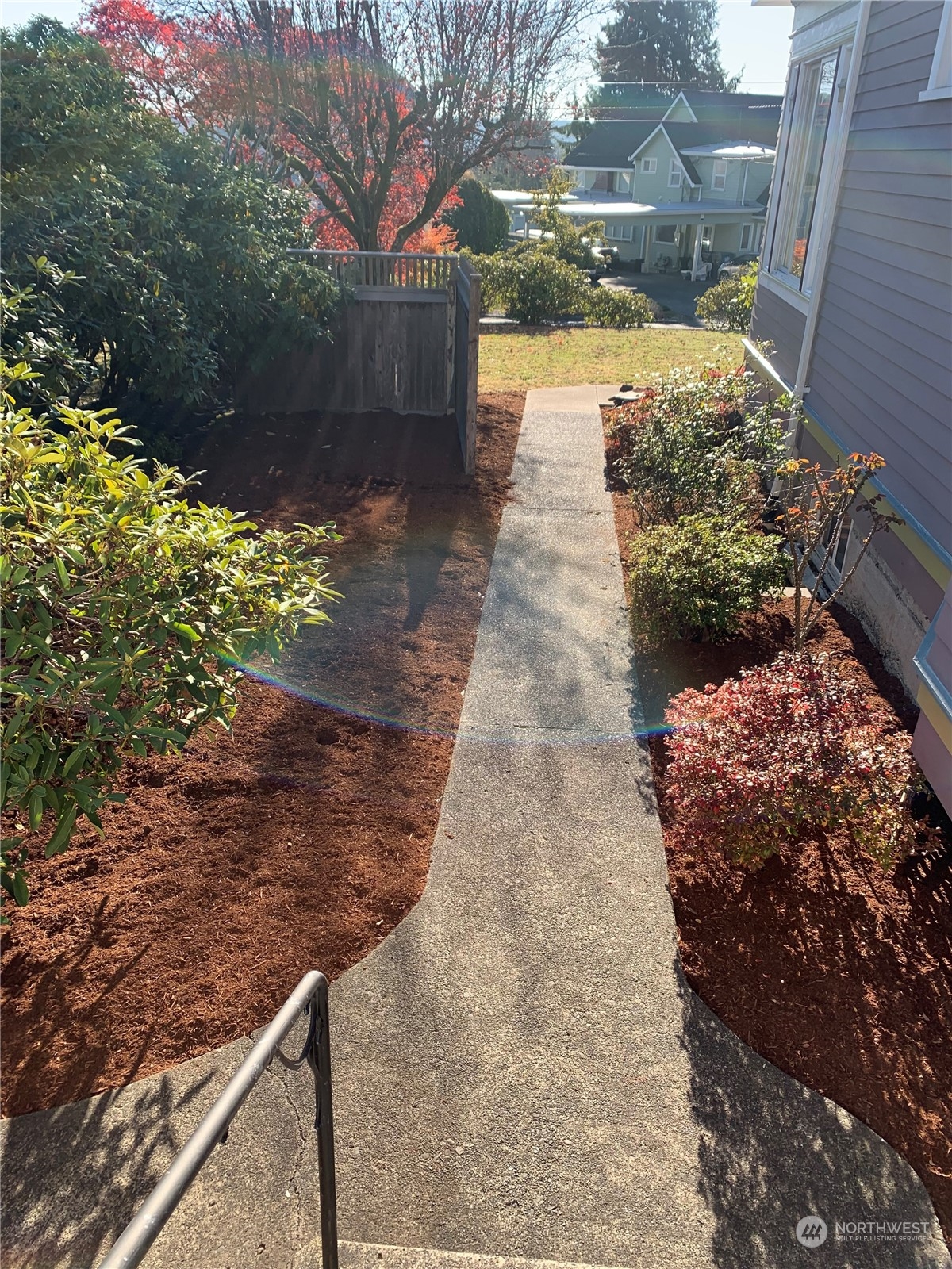 206 East 8th Street Aberdeen, WA 98520 - Photo 24 of 39 a view of a pathway with a yard
