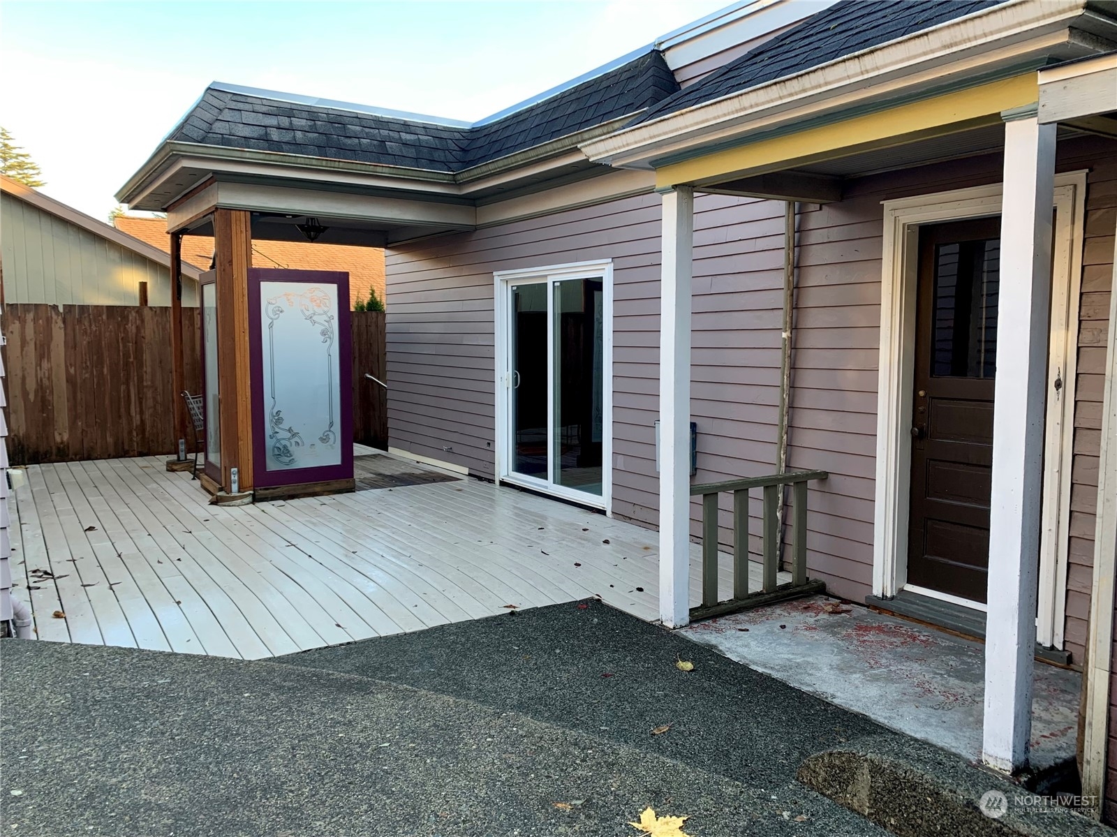 206 East 8th Street Aberdeen, WA 98520 - Photo 25 of 39 a view of backyard with small cabin