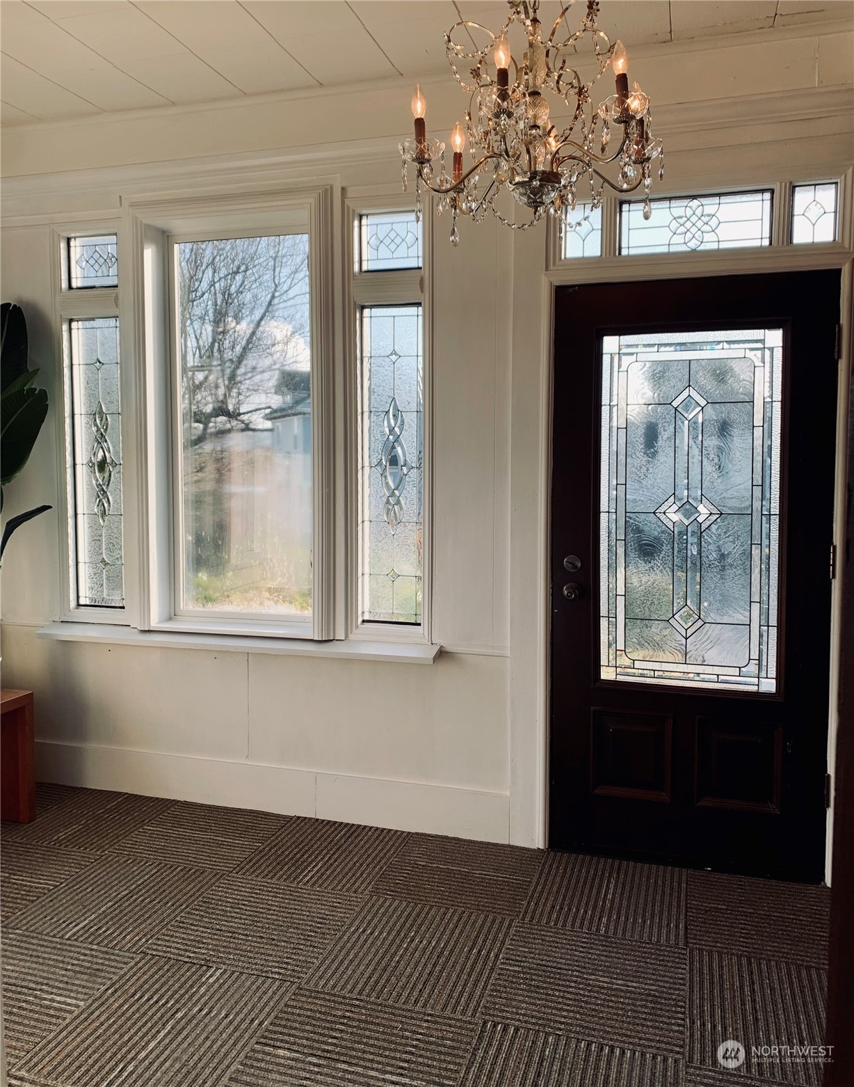 206 East 8th Street Aberdeen, WA 98520 - Photo 3 of 39 a view of livingroom with windows