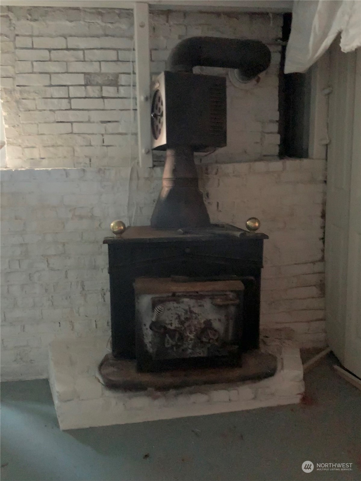 206 East 8th Street Aberdeen, WA 98520 - Photo 35 of 39 a fireplace
