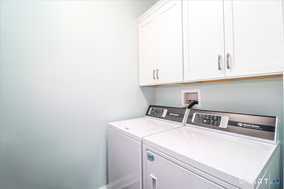 32 Hunting Ridge Lane, Unit 32 Bethel, CT 06801 - Photo 16 of 39 a utility room with dryer and washer
