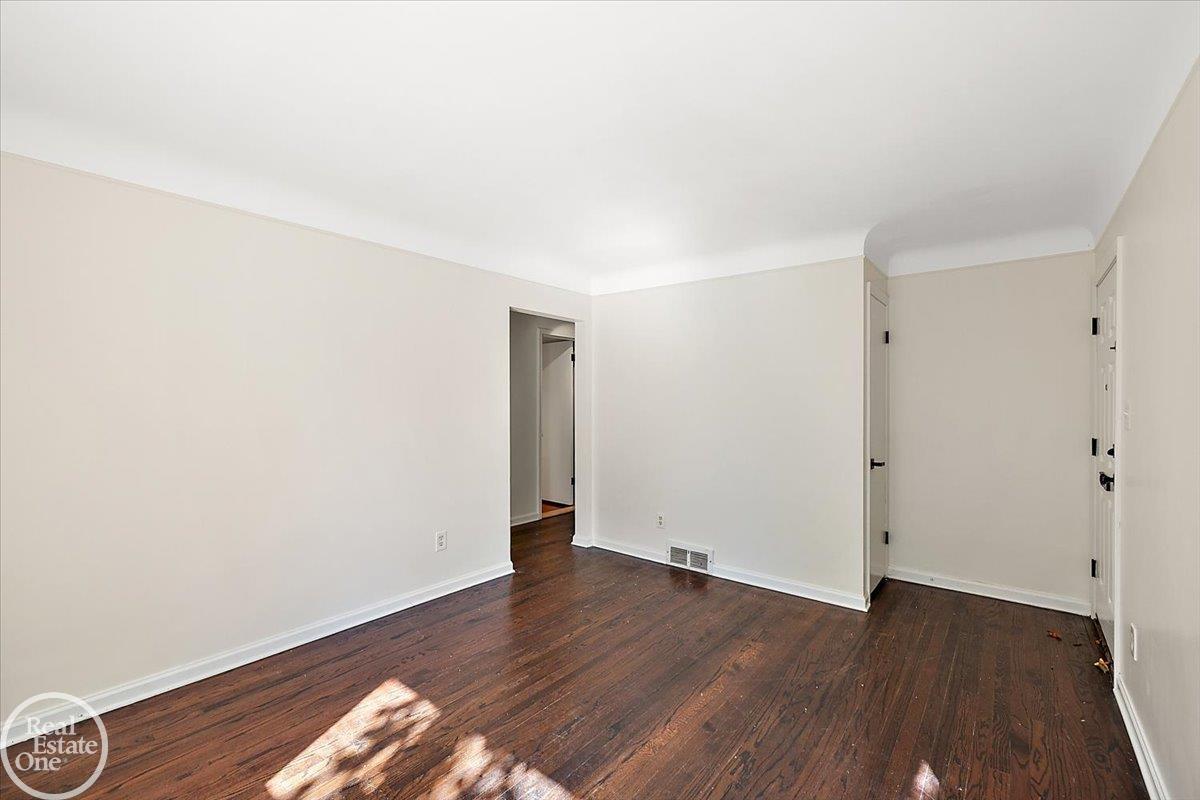 18921 Moon Street Detroit, MI 48236 - Photo 14 of 35