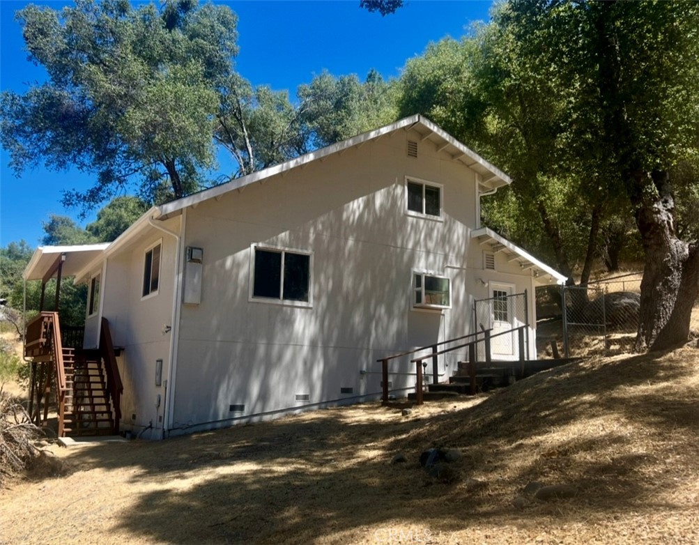 3616 Manzanita Road Mariposa, CA 95338 - Photo 2 of 18 a house view with a backyard