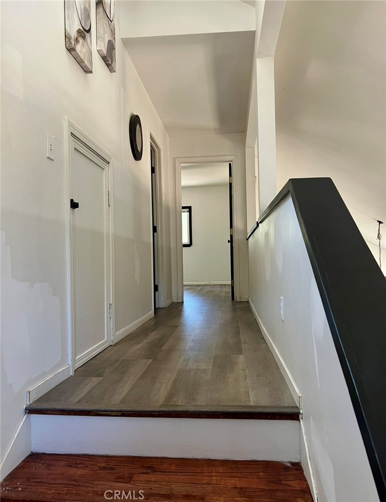 3616 Manzanita Road Mariposa, CA 95338 - Photo 5 of 18 a view of a hallway