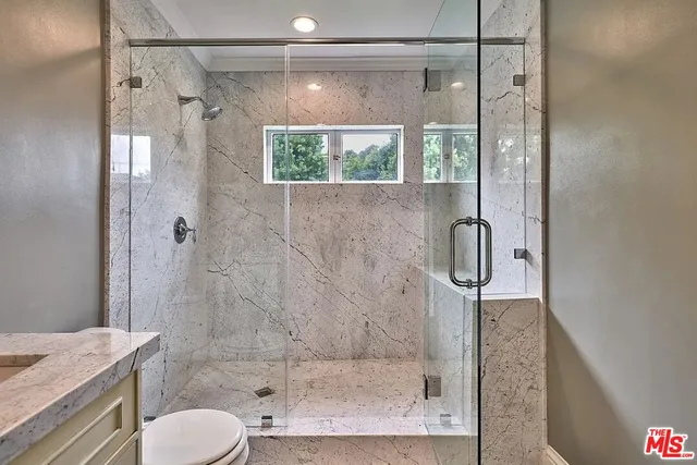 $11,500 | 515 South Van Ness Avenue, Los Angeles, CA 90020