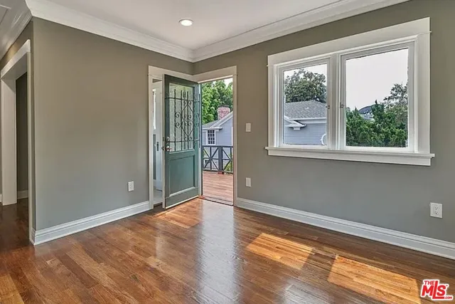 $11,500 | 515 South Van Ness Avenue, Los Angeles, CA 90020
