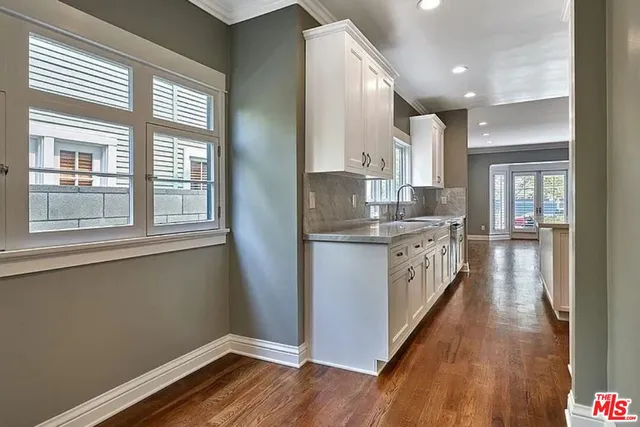 $11,500 | 515 South Van Ness Avenue, Los Angeles, CA 90020