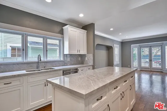 $11,500 | 515 South Van Ness Avenue, Los Angeles, CA 90020