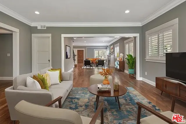 $11,500 | 515 South Van Ness Avenue, Los Angeles, CA 90020