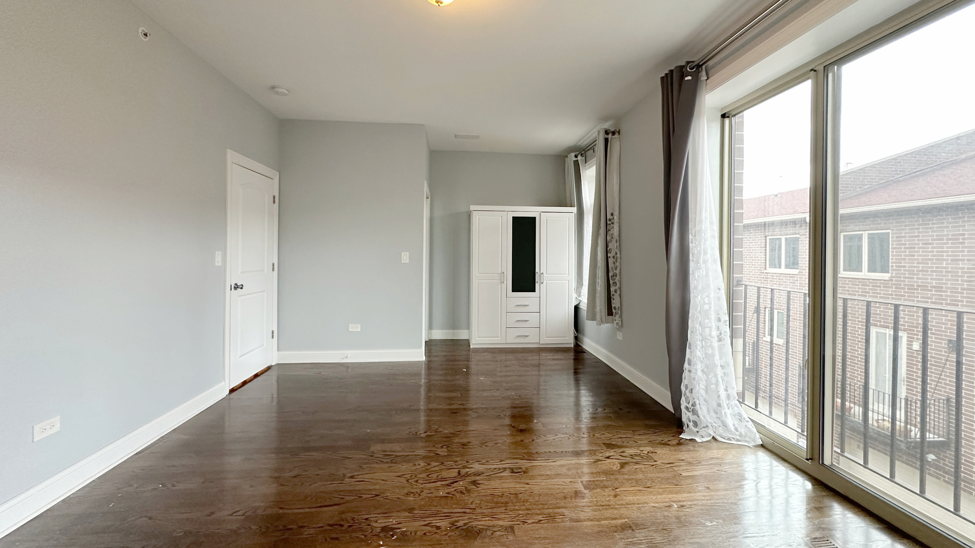 1538 West 34th Street, Unit E Chicago, IL 60608 - Photo 13 of 33 a view of an entryway with wooden floor