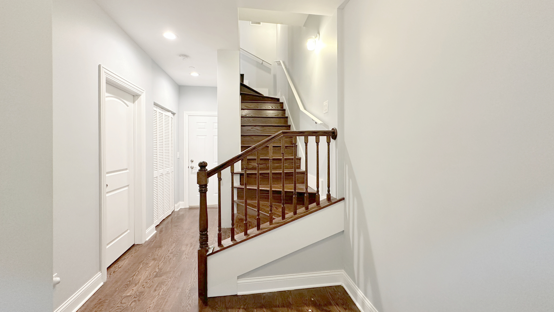 1538 West 34th Street, Unit E Chicago, IL 60608 - Photo 4 of 33 a view of entryway