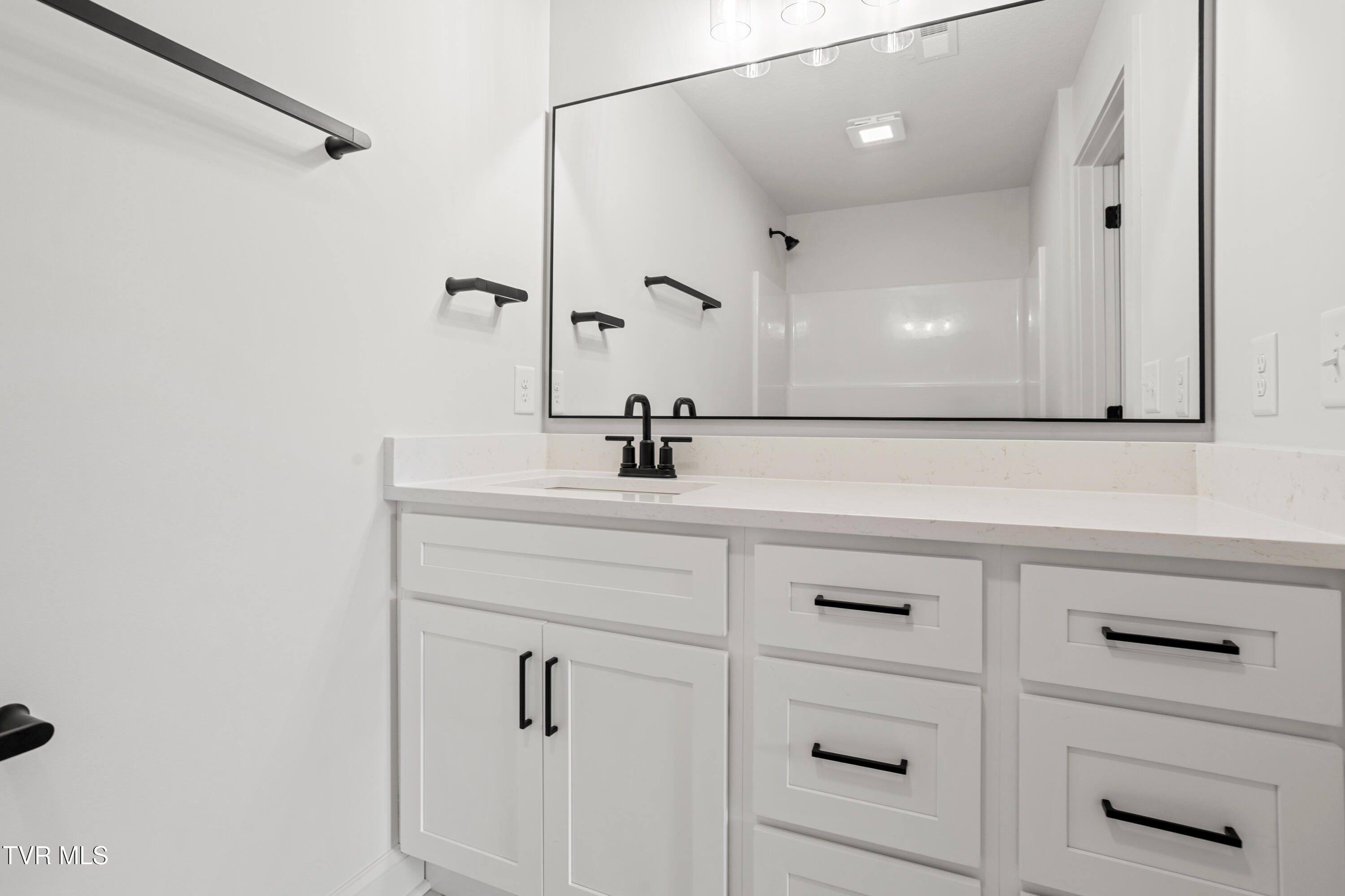 756 Tavern Hill Road Jonesborough, TN 37659 - Photo 25 of 41 FULL BATH UPSTAIRS