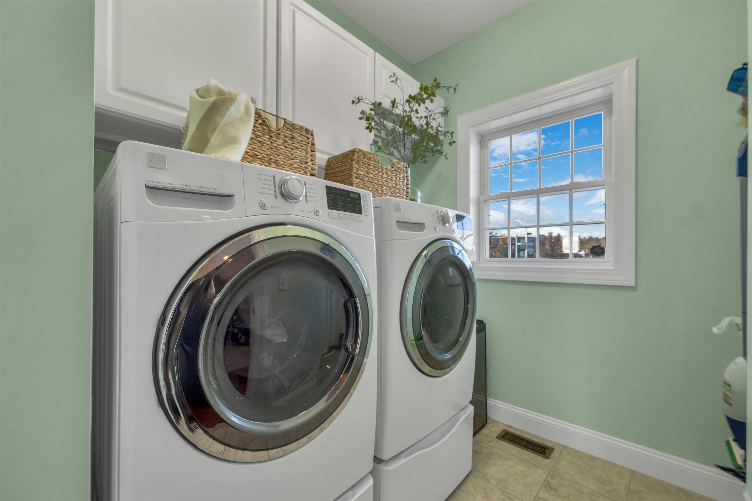 17 Riverfront Drive, Unit 3 Manchester, NH 03102 - Photo 33 of 55