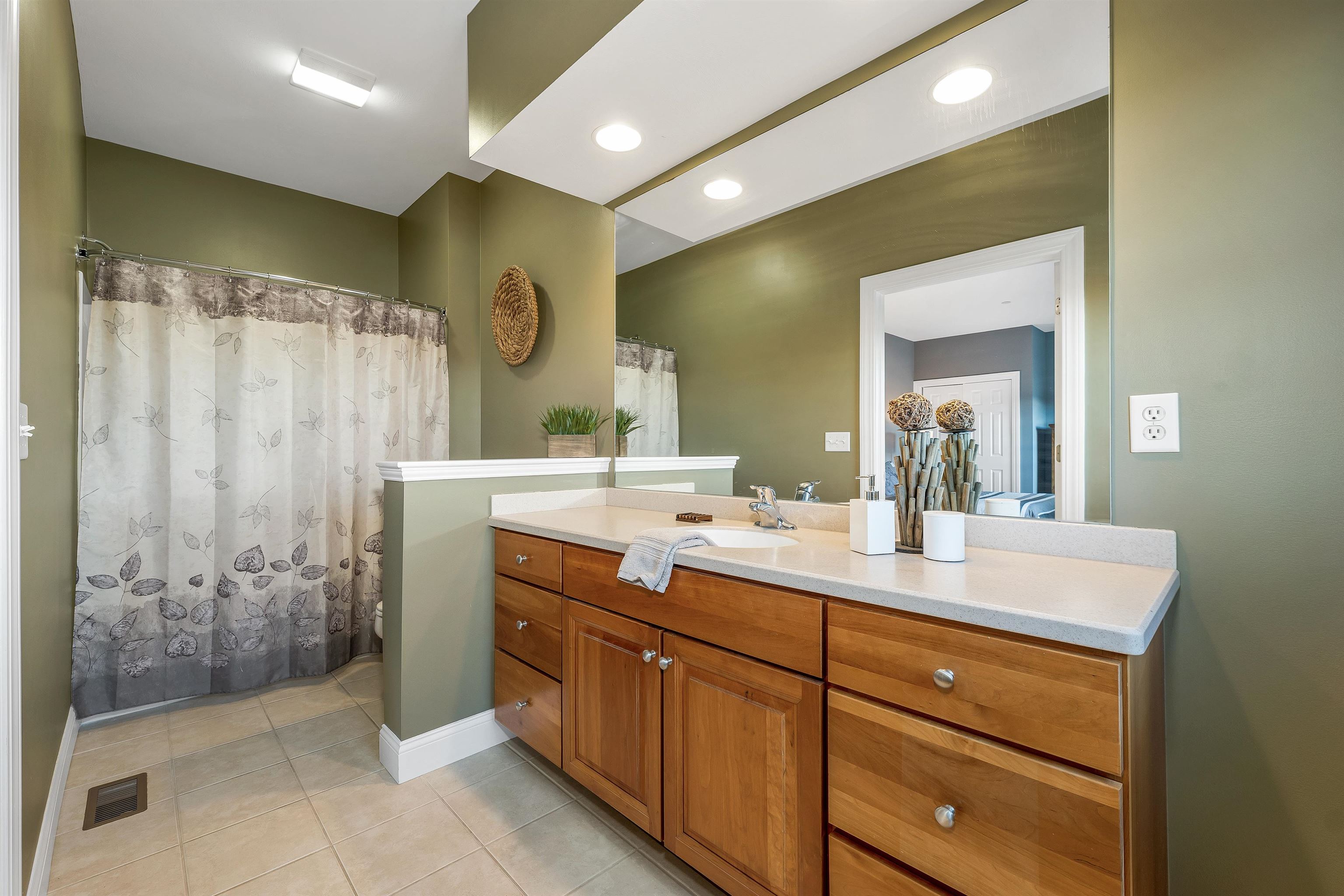 17 Riverfront Drive, Unit 3 Manchester, NH 03102 - Photo 47 of 55