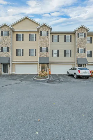 $699,000 | 17 Riverfront Drive, Unit 3, Manchester, NH 03102