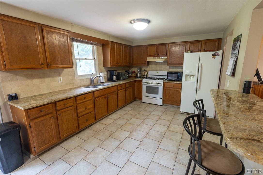 211 Knapp Road Geddes, NY 13219 - Photo 8 of 30