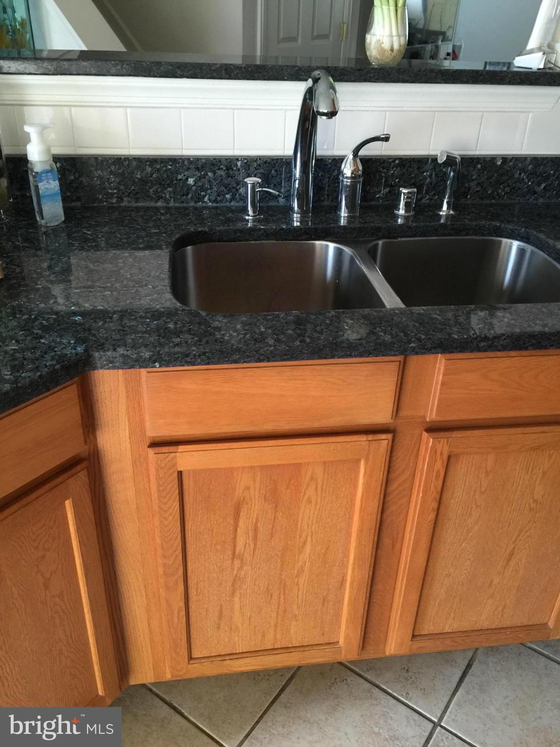 9818 Davison Road Baltimore, MD 21220 - Photo 7 of 12 Granite counter