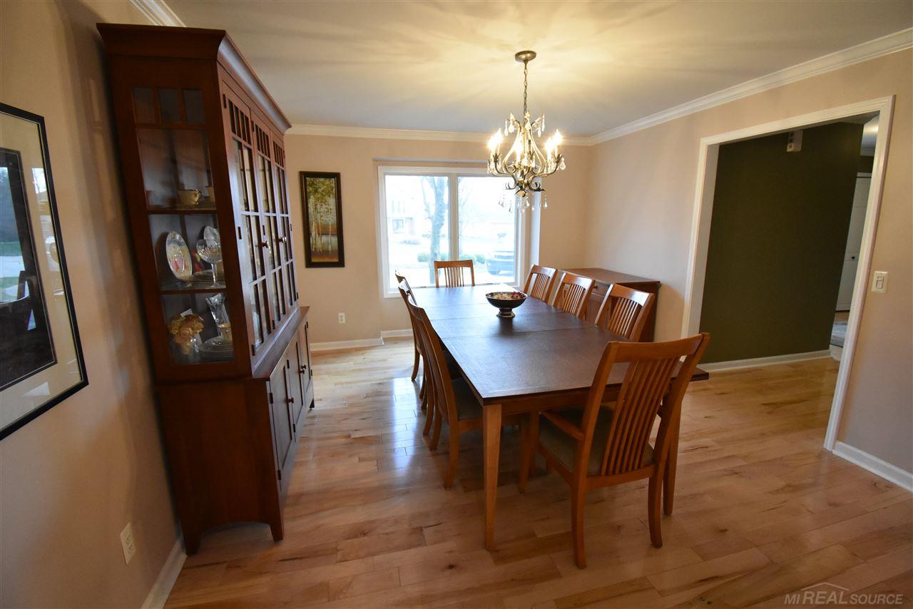3176 Kilburn Road West Rochester, MI 48306 - Photo 7 of 23 31346437-6.JPG