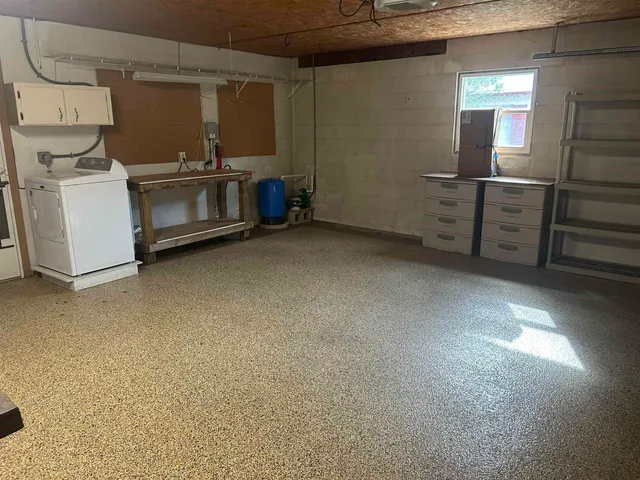 a view of a storage & utility room with washer and dryer