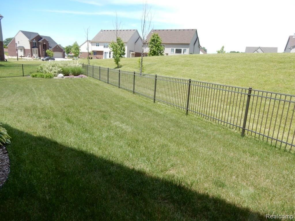 29223 Ridge Court Warren, MI 48092 - Photo 28 of 30 2015-06-05 01.36