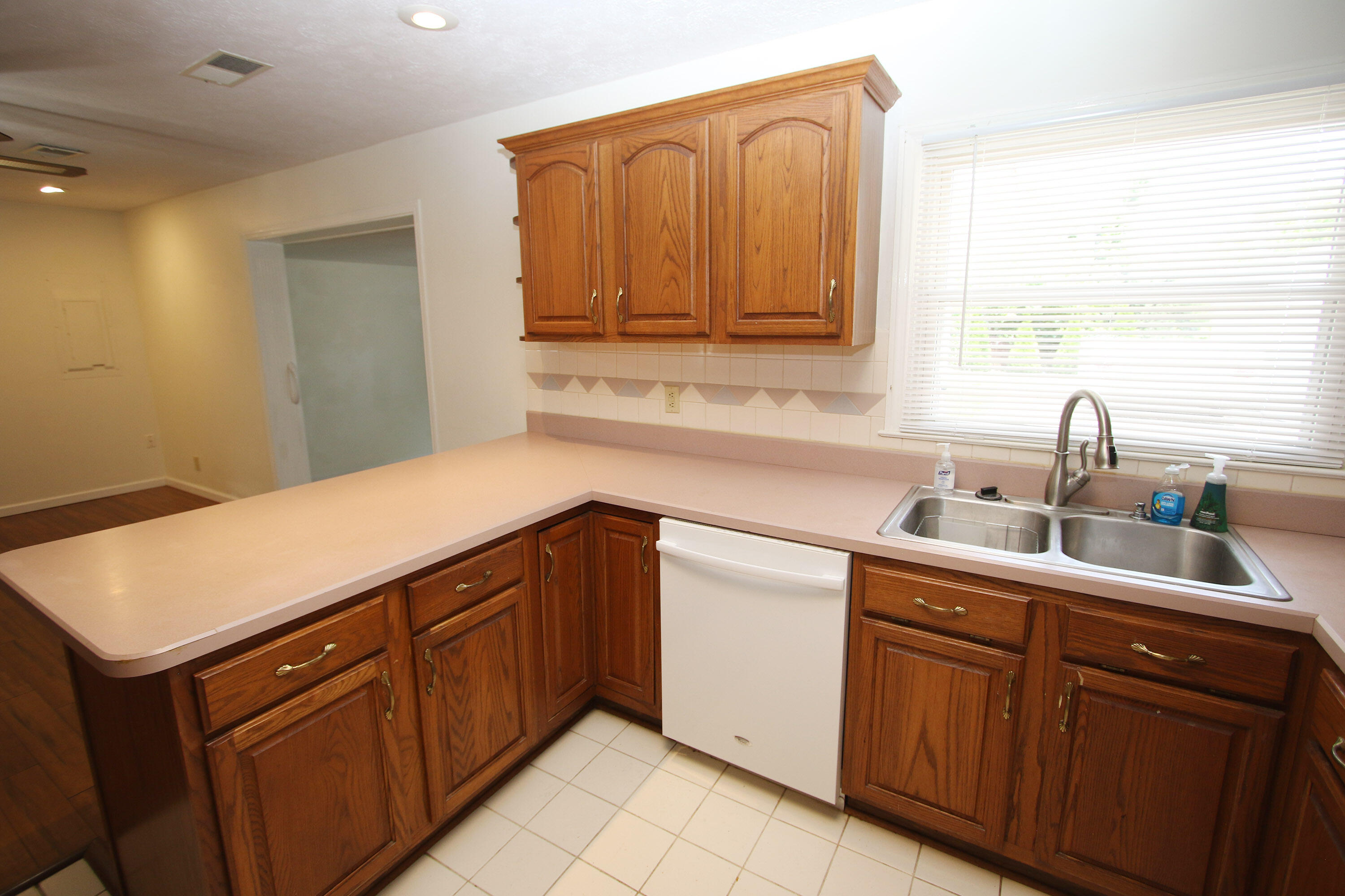 1035 Castleton Way Lexington, KY 40517 - Photo 14 of 44 14