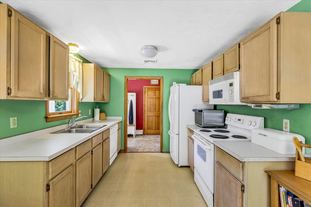 25 Great Woods Road Plymouth, MA 02360 - Photo 10 of 42